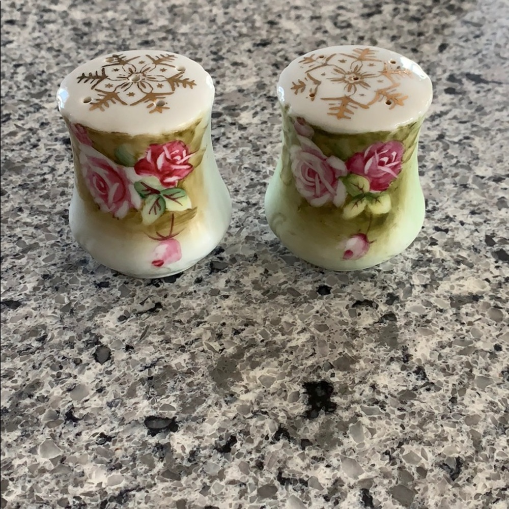 Lefton Green w/ Pink Roses Salt & Pepper Set